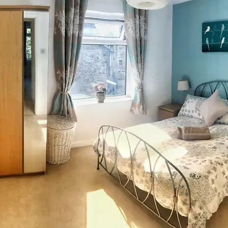 Spacious Four Bedroom * Kendal